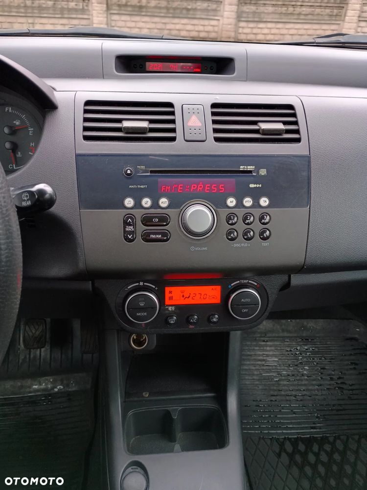 Suzuki Swift 1.3 DDiS Comfort - 9