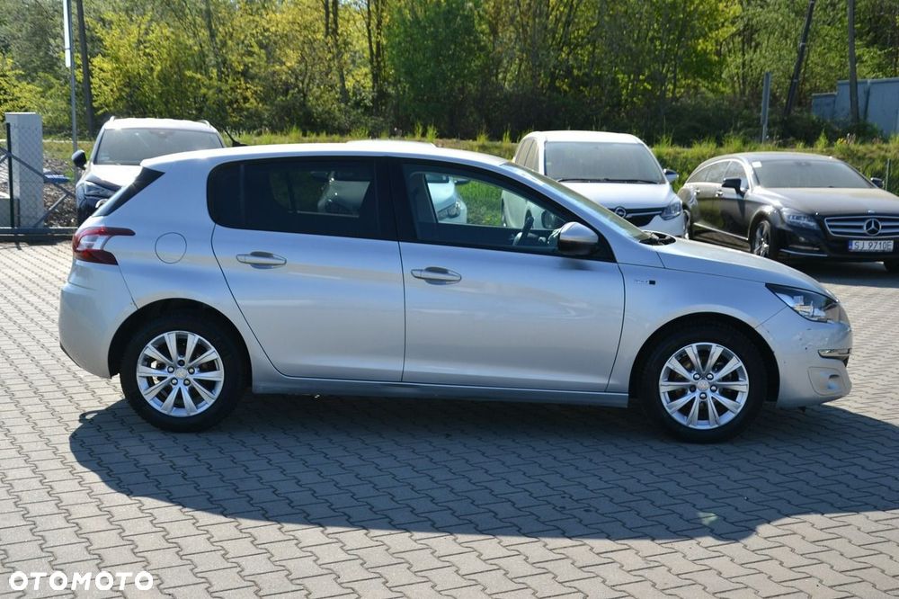 Peugeot 308 - 8