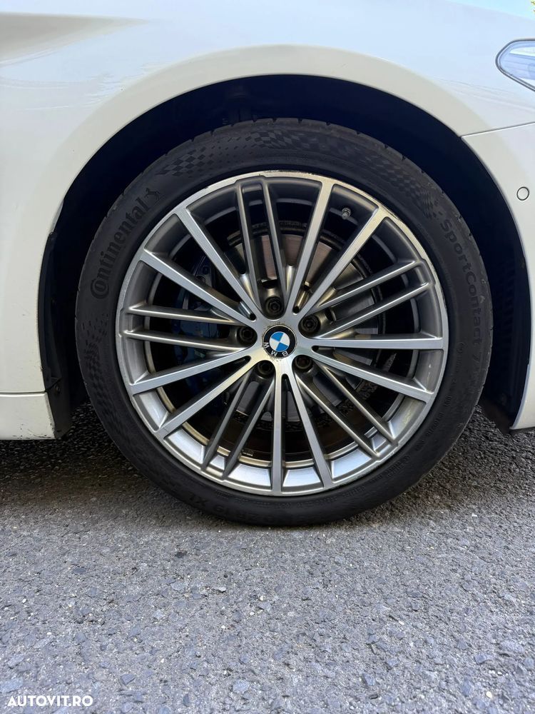 BMW Seria 5 530d xDrive AT - 13