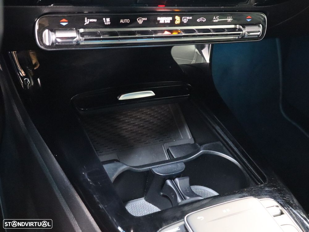 Mercedes-Benz A 250 e AMG Line - 19