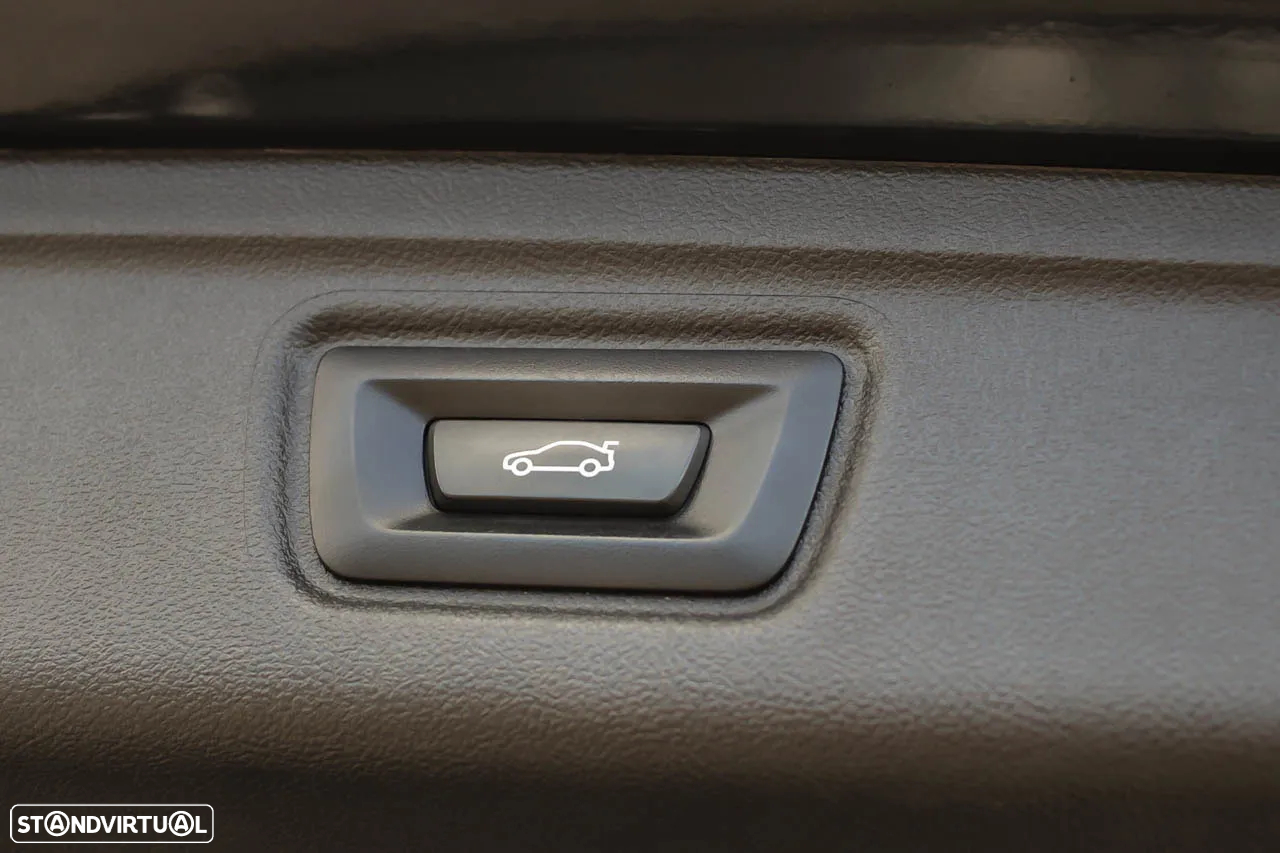 BMW 330 e Touring Pack M Auto - 9