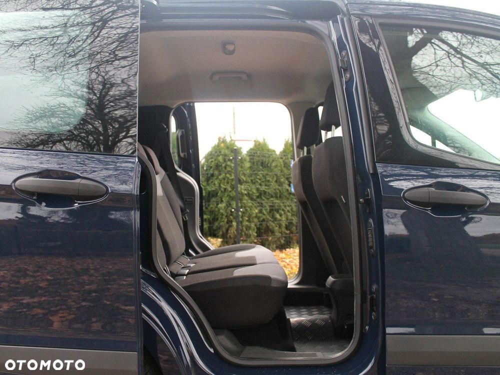 Ford Transit Courier - 27