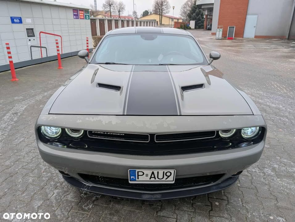 Dodge Challenger - 8