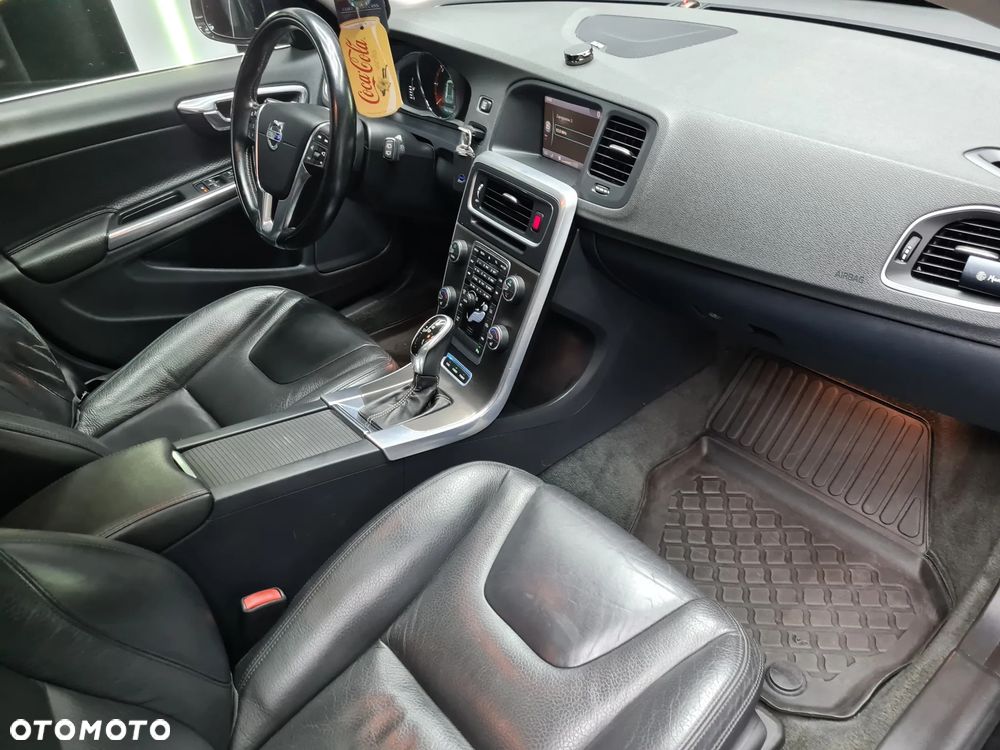 Volvo V60 D6 AWD Plug-in Hybrid Summum - 13