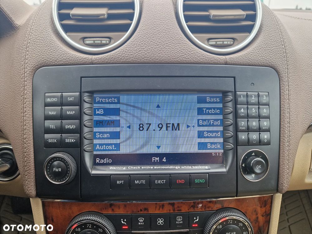 Mercedes-Benz GL - 23