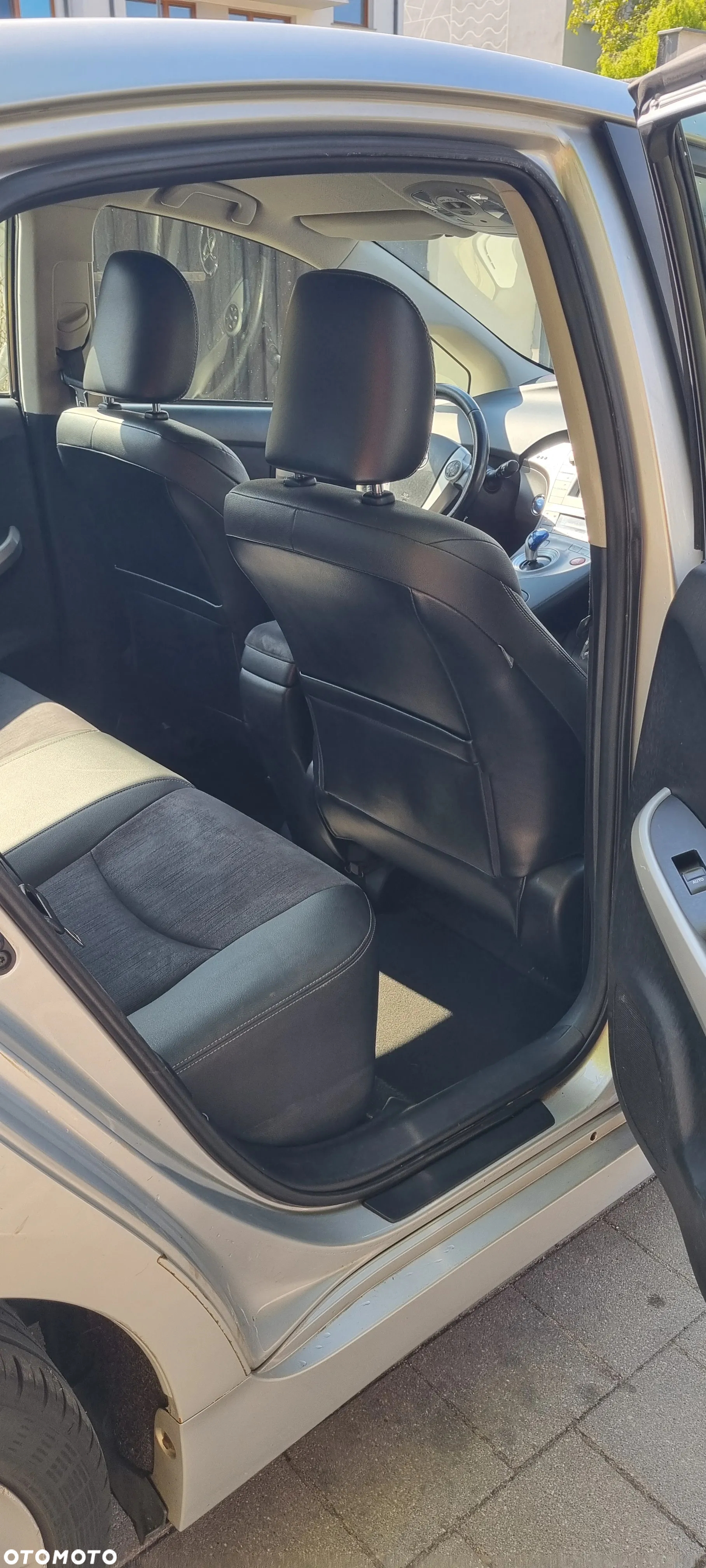 Toyota Prius 1.8 HSD Prestige - 8