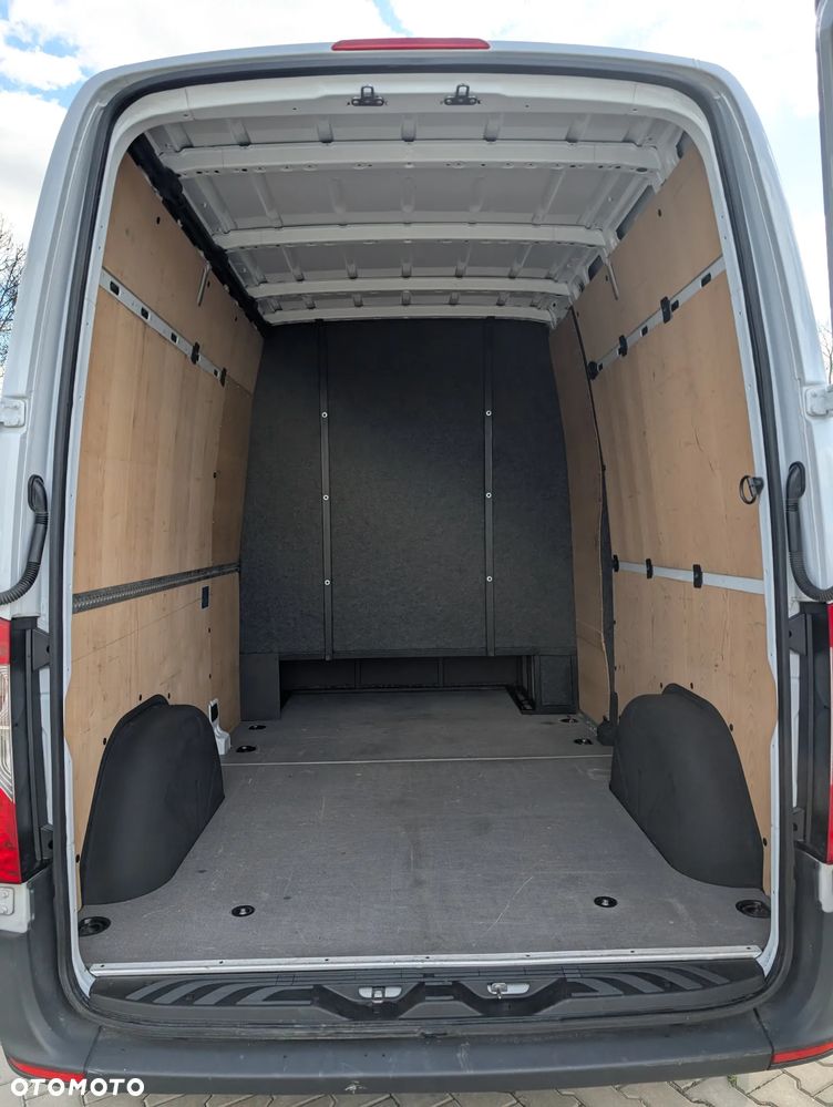 Mercedes-Benz Sprinter - 10