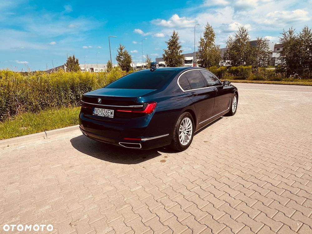 BMW Seria 7 730d xDrive mHEV - 9