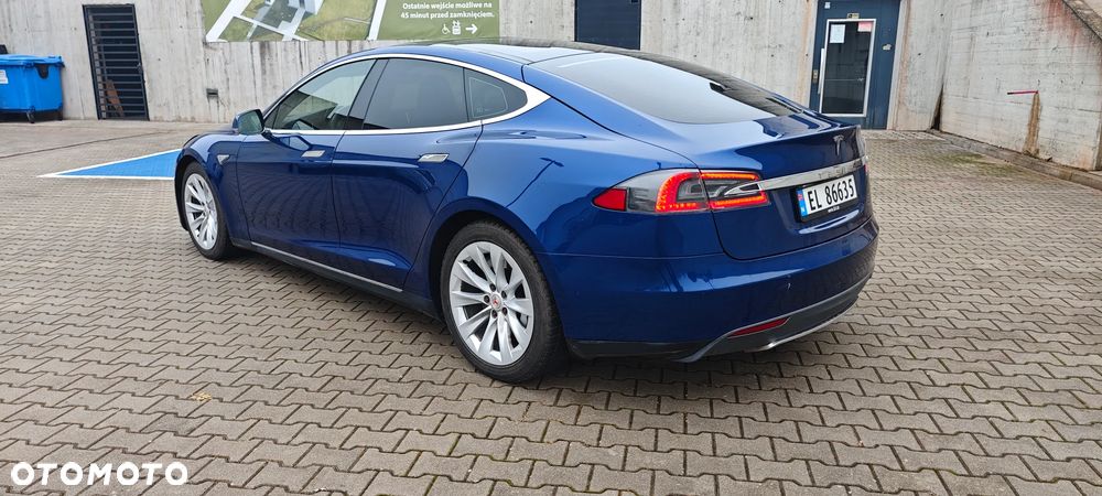 Tesla Model S - 4