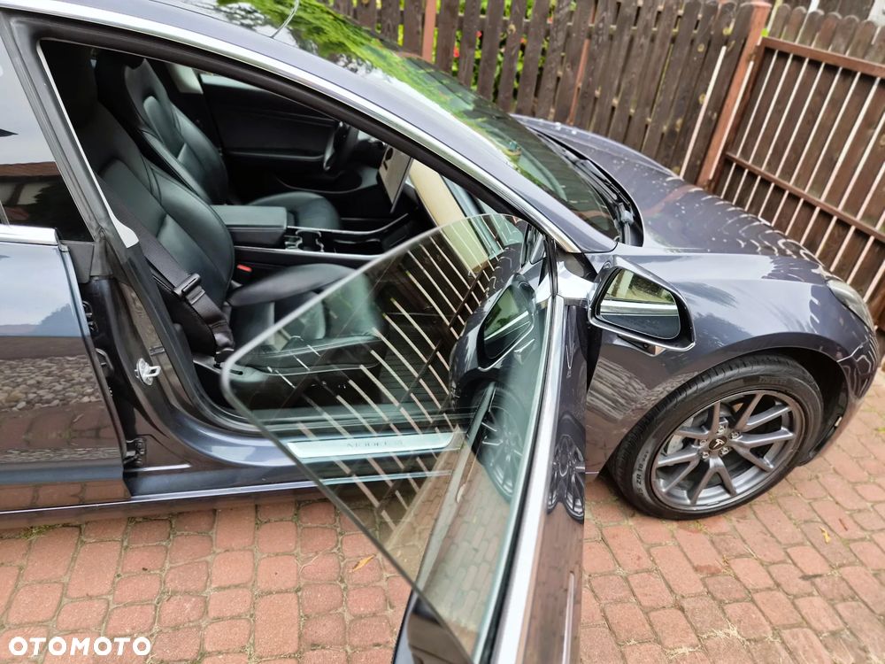 Tesla Model 3 - 24