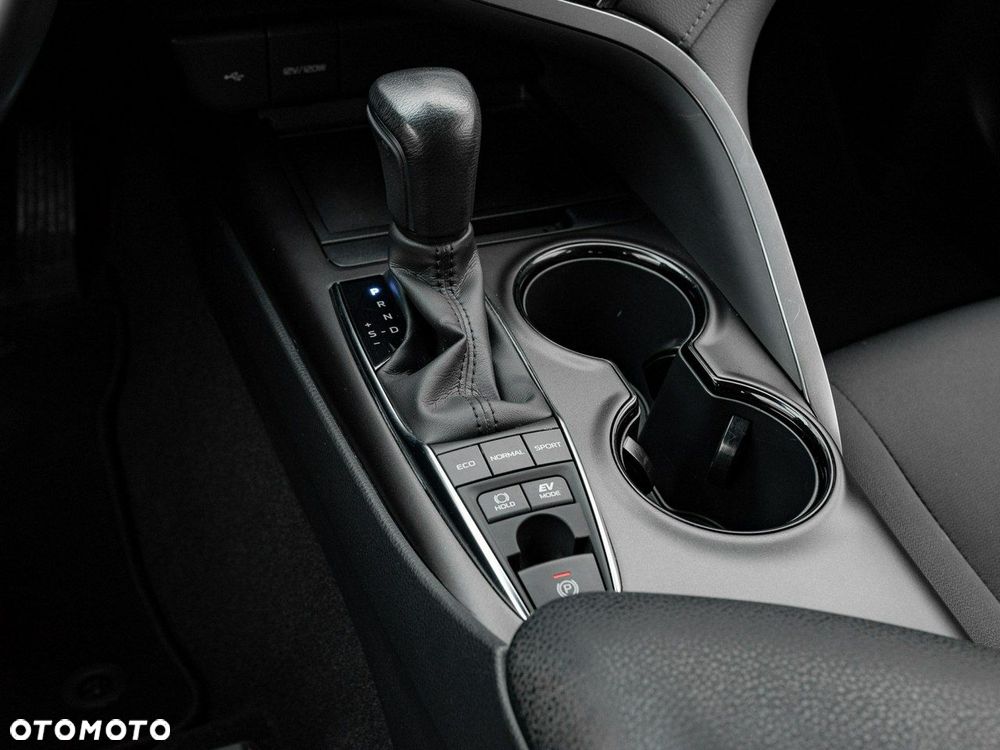 Toyota Camry - 17