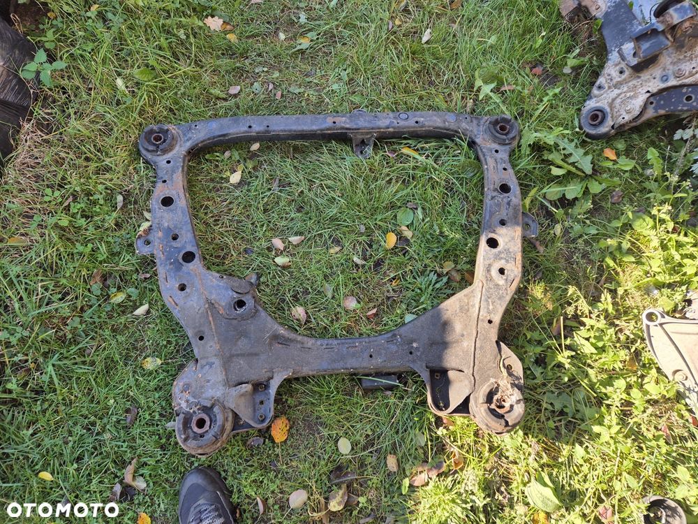 Belka zawieszenia, sanki Toyota Sienna 09-17r przód napęd. - 1