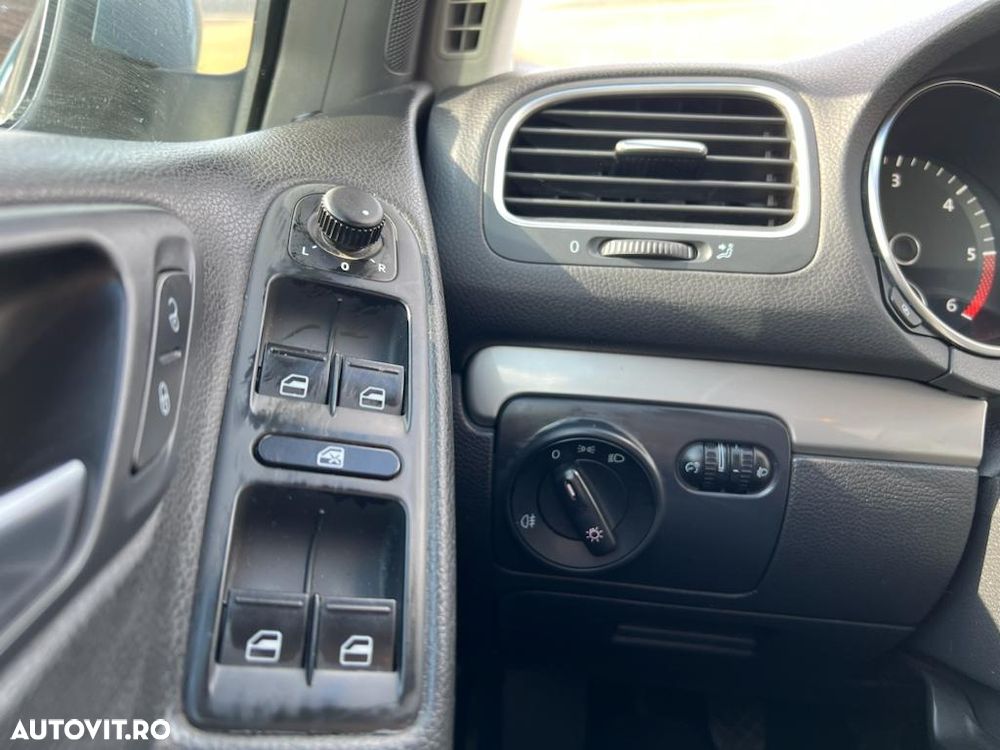 Volkswagen Golf 1.6 TDI DPF Style - 18