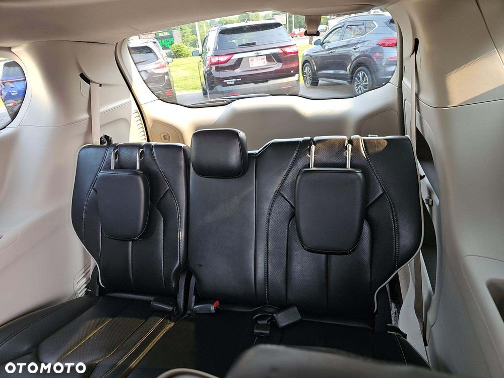 Chrysler Pacifica - 10
