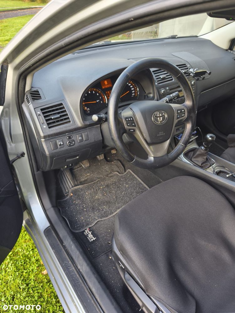 Toyota Avensis - 9