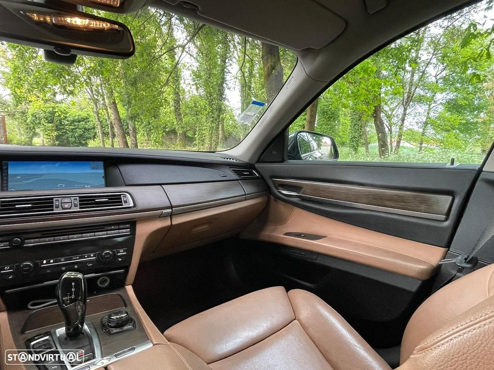 BMW 740 d - 18