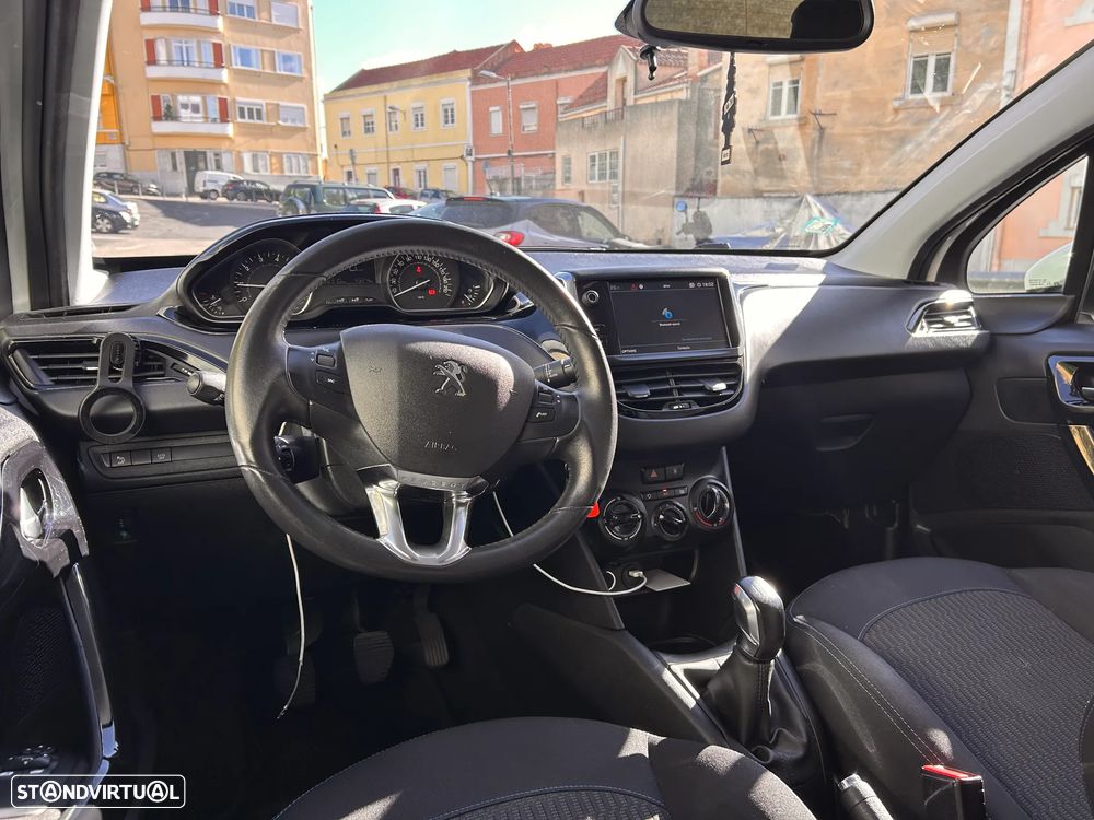 Peugeot 208 1.2 PureTech Signature - 12