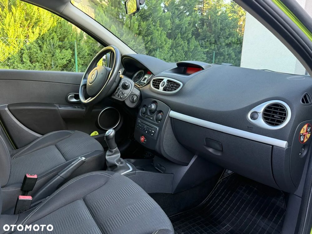 Renault Clio - 11