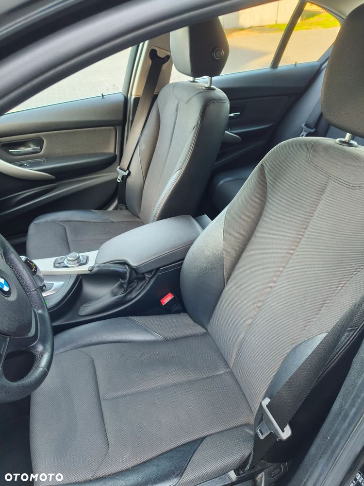 BMW Seria 3 320i Advantage - 23