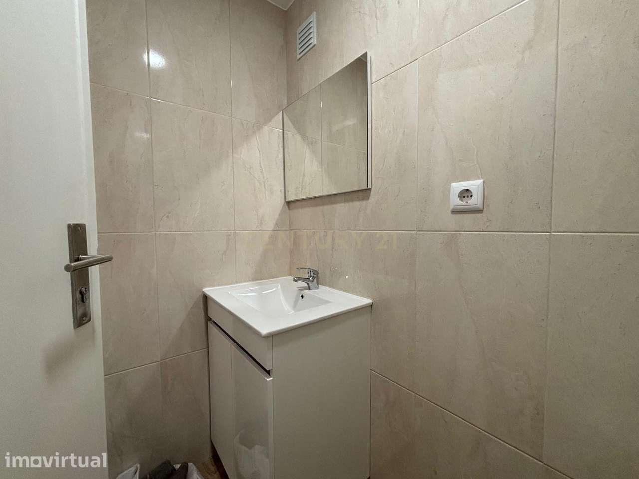 ARRENDAMENTO - Apartamento T3, todo renovado no centro da cidade de Po - Grande imagem: 3/9