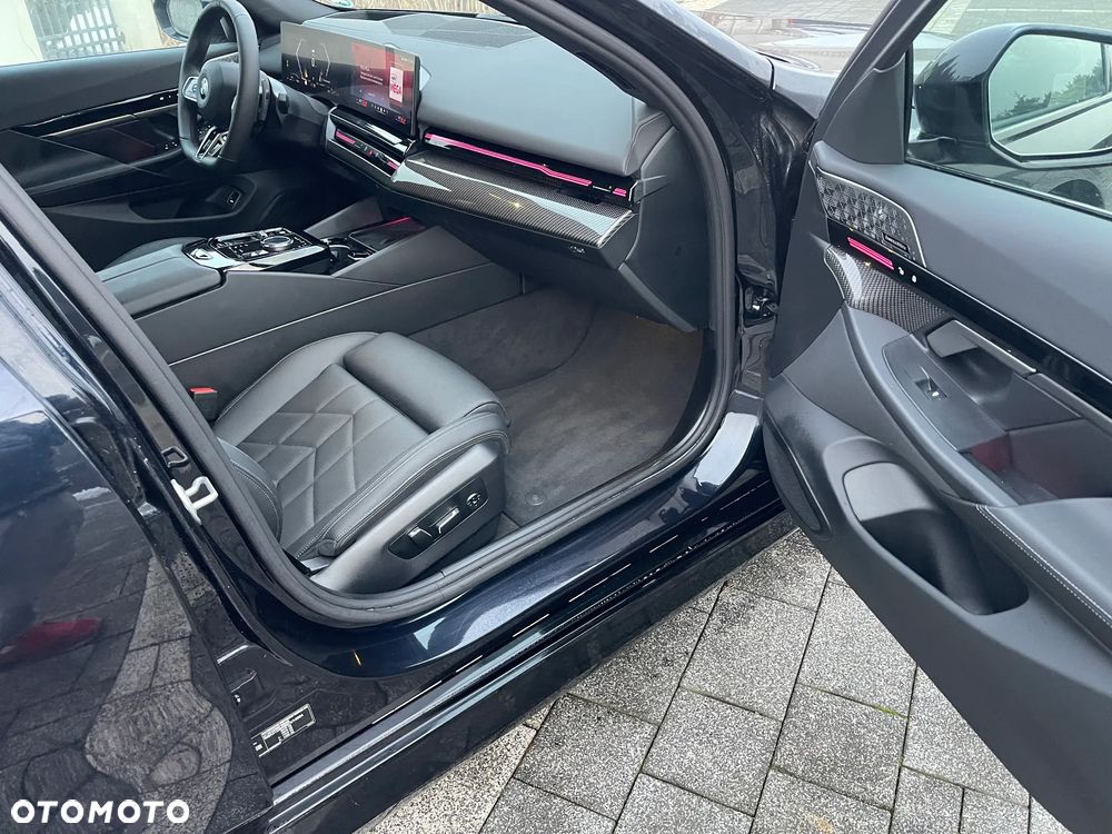 BMW Seria 5 540d xDrive mHEV - 19