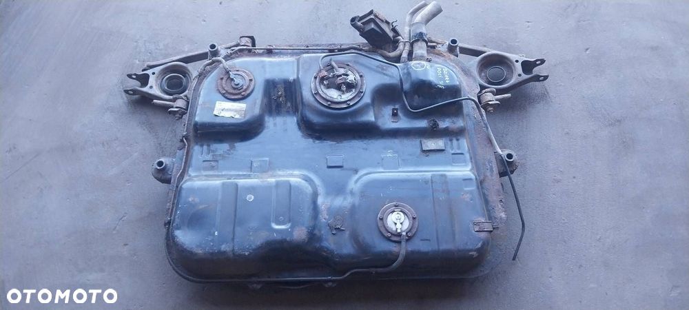 BAK ZBIORNIK PALIWA + POMPKA METALOWY KIA CARENS III 2.0 CRDI - 1