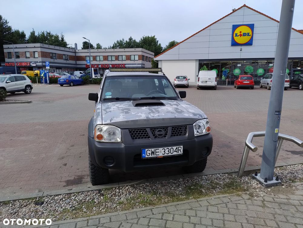 Nissan Pickup - 3