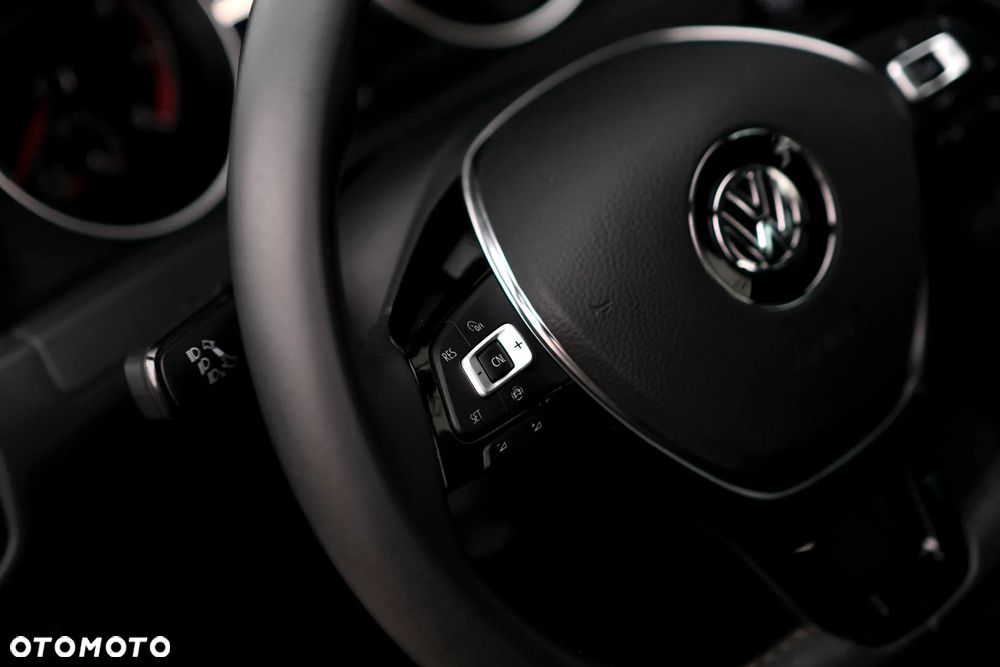 Volkswagen Golf - 23