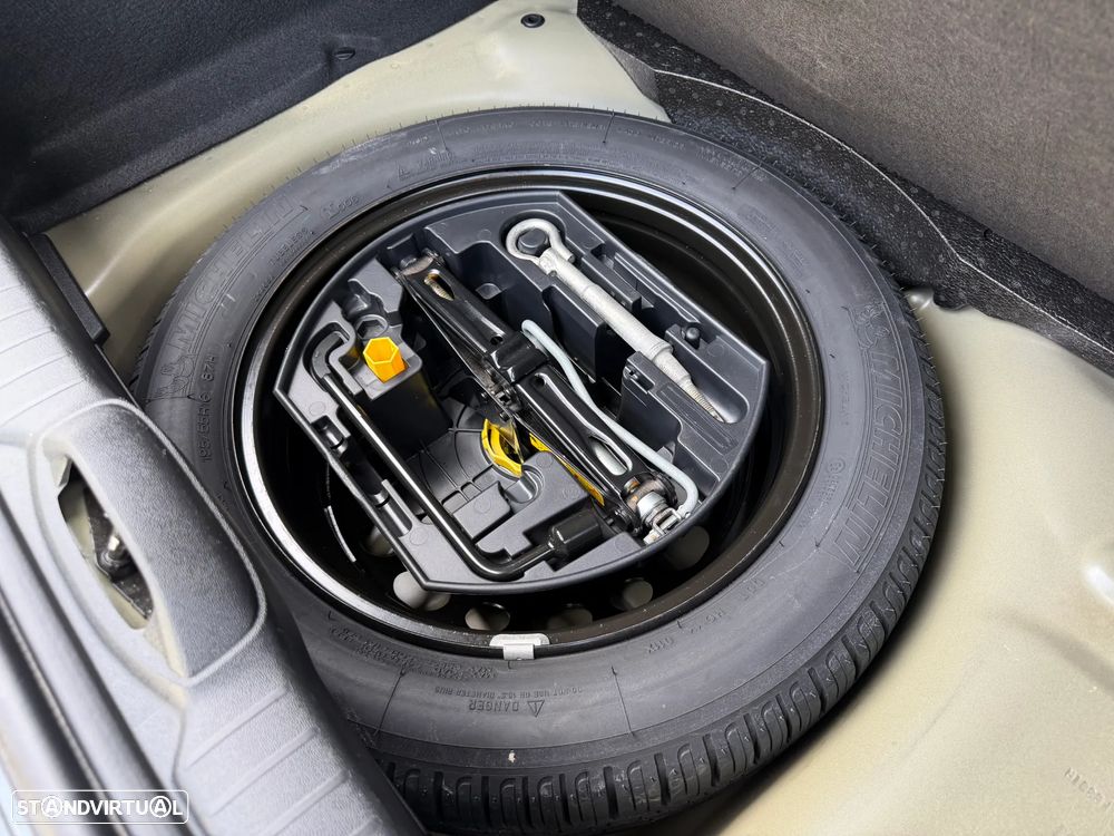 Peugeot 208 1.4 HDi SE Style - 42