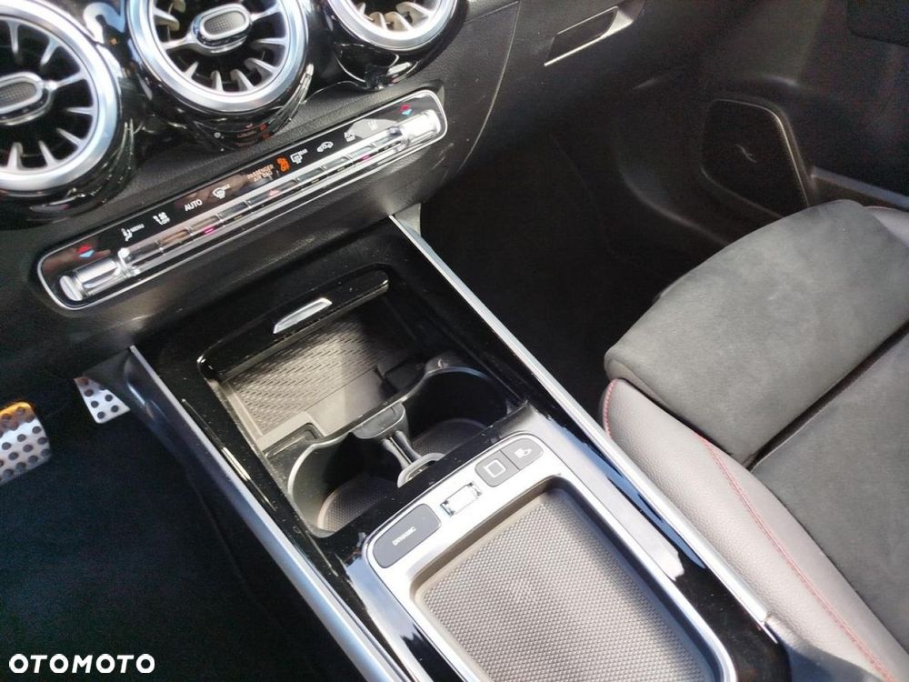 Mercedes-Benz GLB - 16