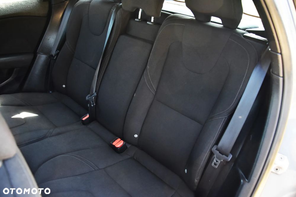 Volvo V40 D2 Momentum - 19
