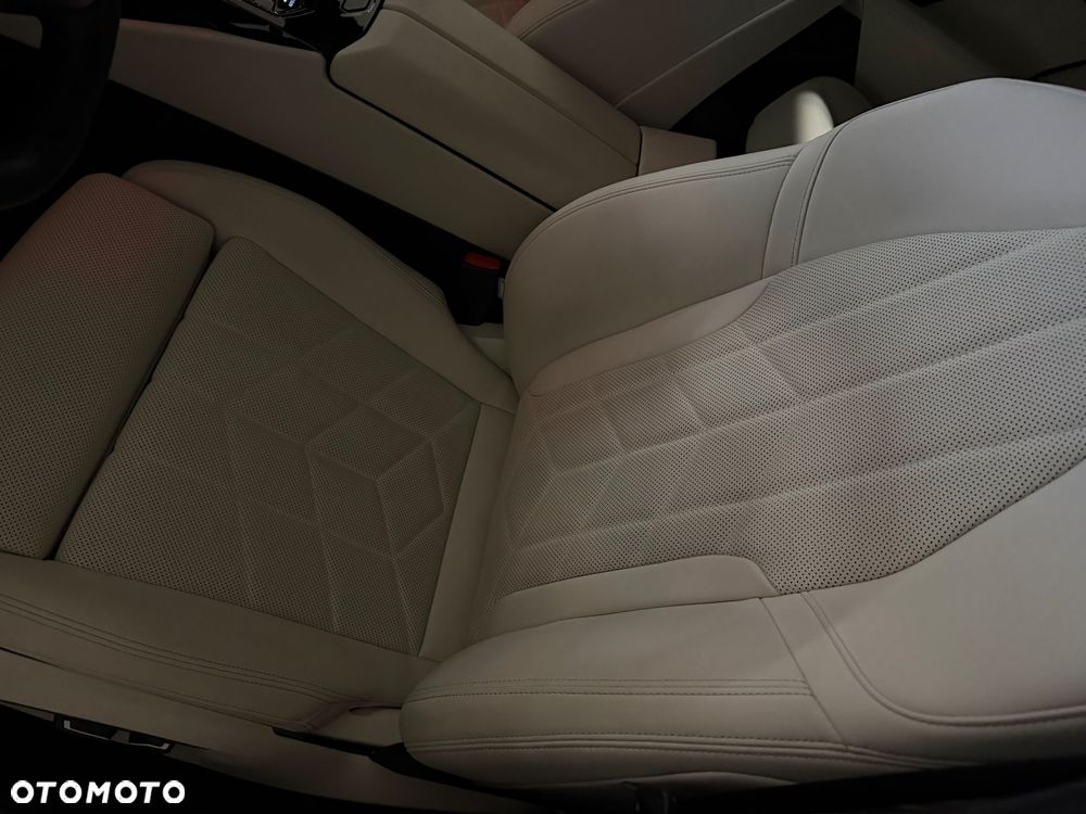 BMW Seria 5 520i mHEV - 17