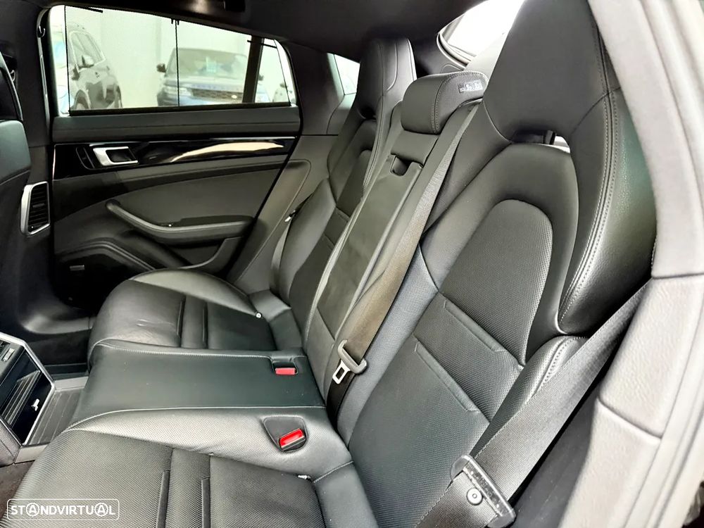 Porsche Panamera 4 E-Hybrid - 40