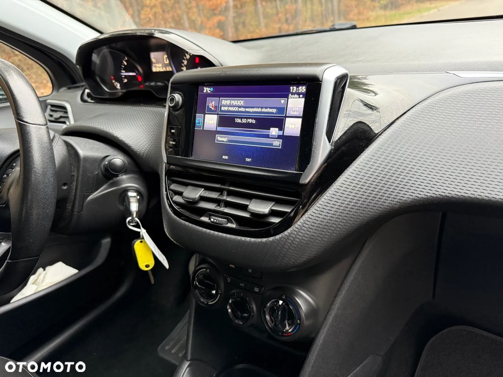 Peugeot 208 82 PureTech Style - 12
