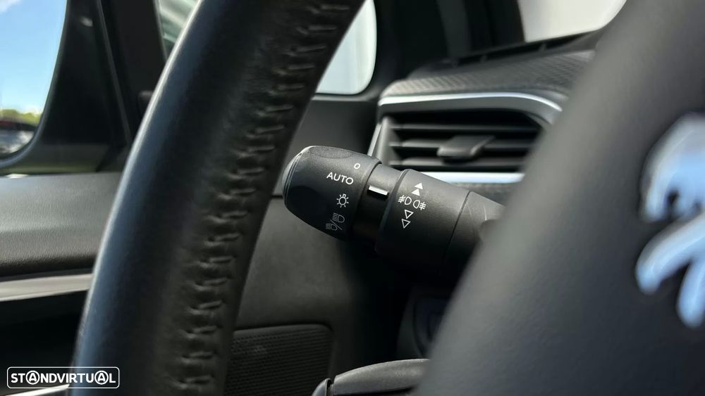 Peugeot 208 1.2 PureTech Signature - 26