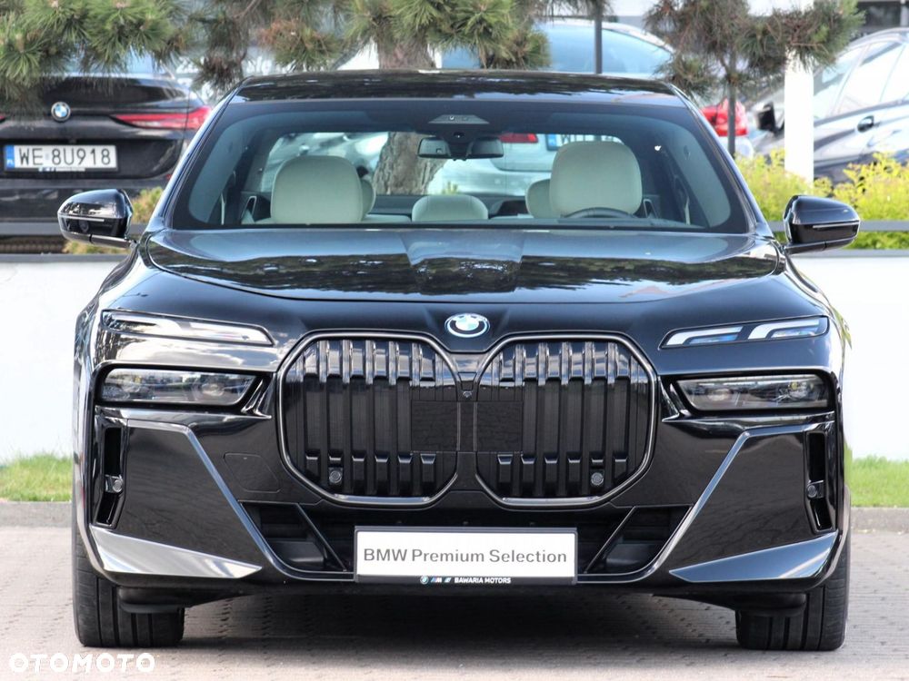 BMW i7 - 11