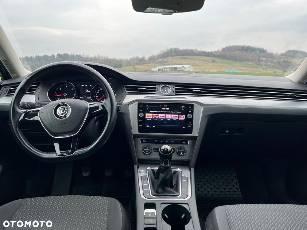 Volkswagen Passat 2.0 TDI SCR Trendline - 8