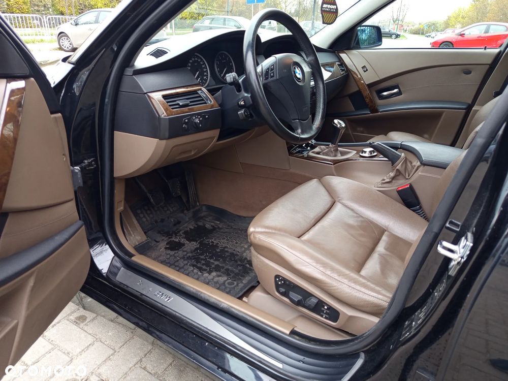 BMW Seria 5 525i - 25
