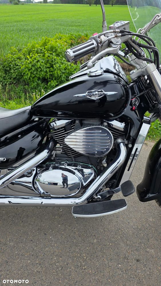 Suzuki Intruder - 3
