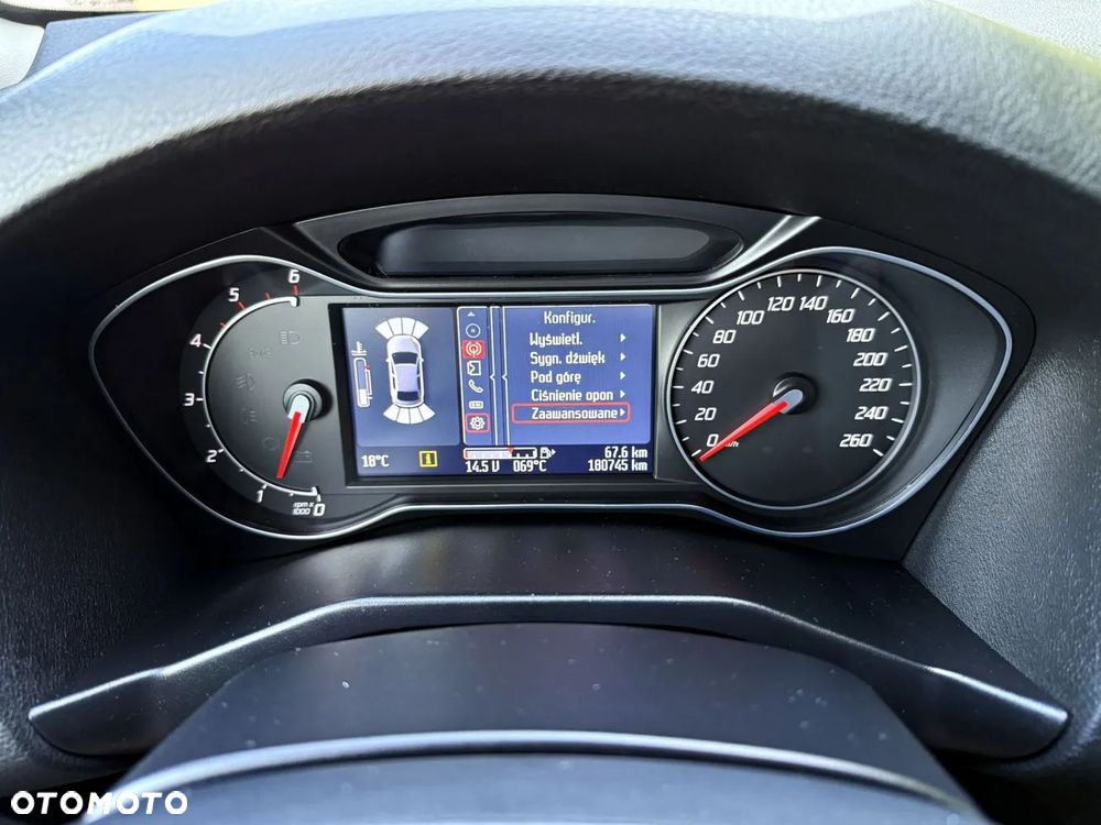 Ford Mondeo - 32