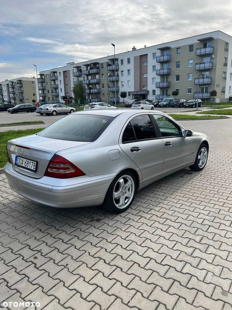 Mercedes-Benz C-Class 2003 photo 3