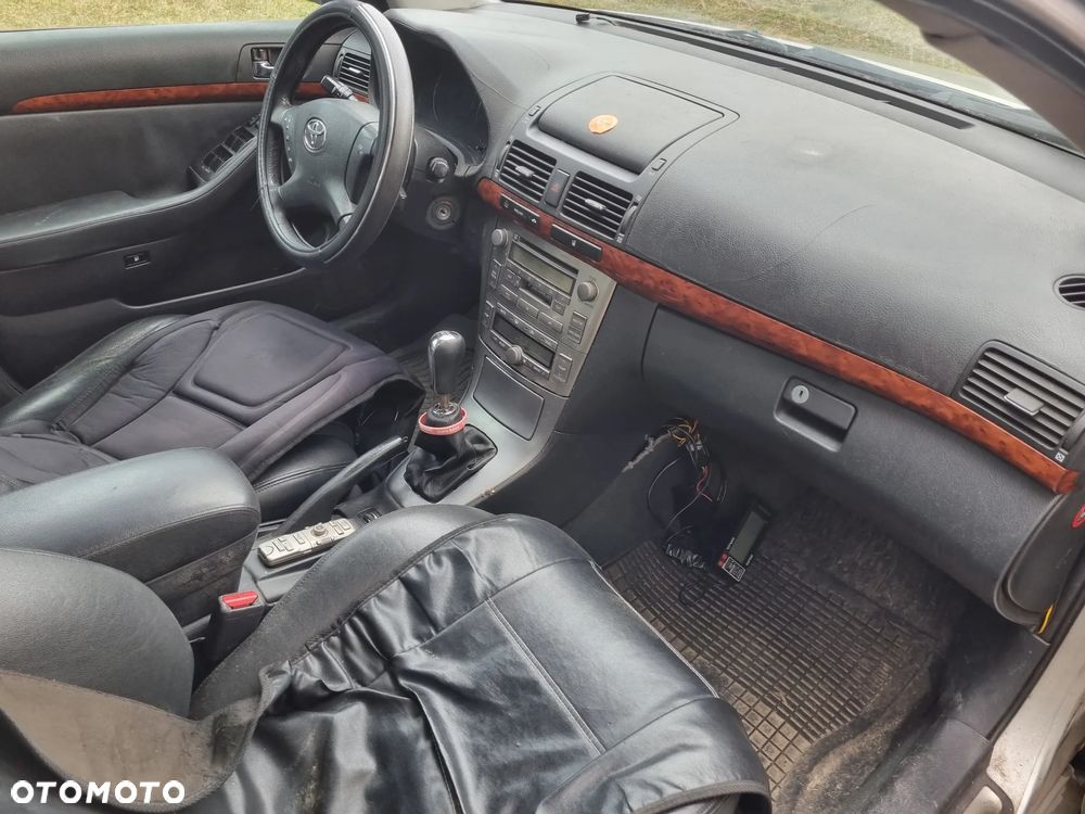 Toyota Avensis 2.0 D-4D High - 15