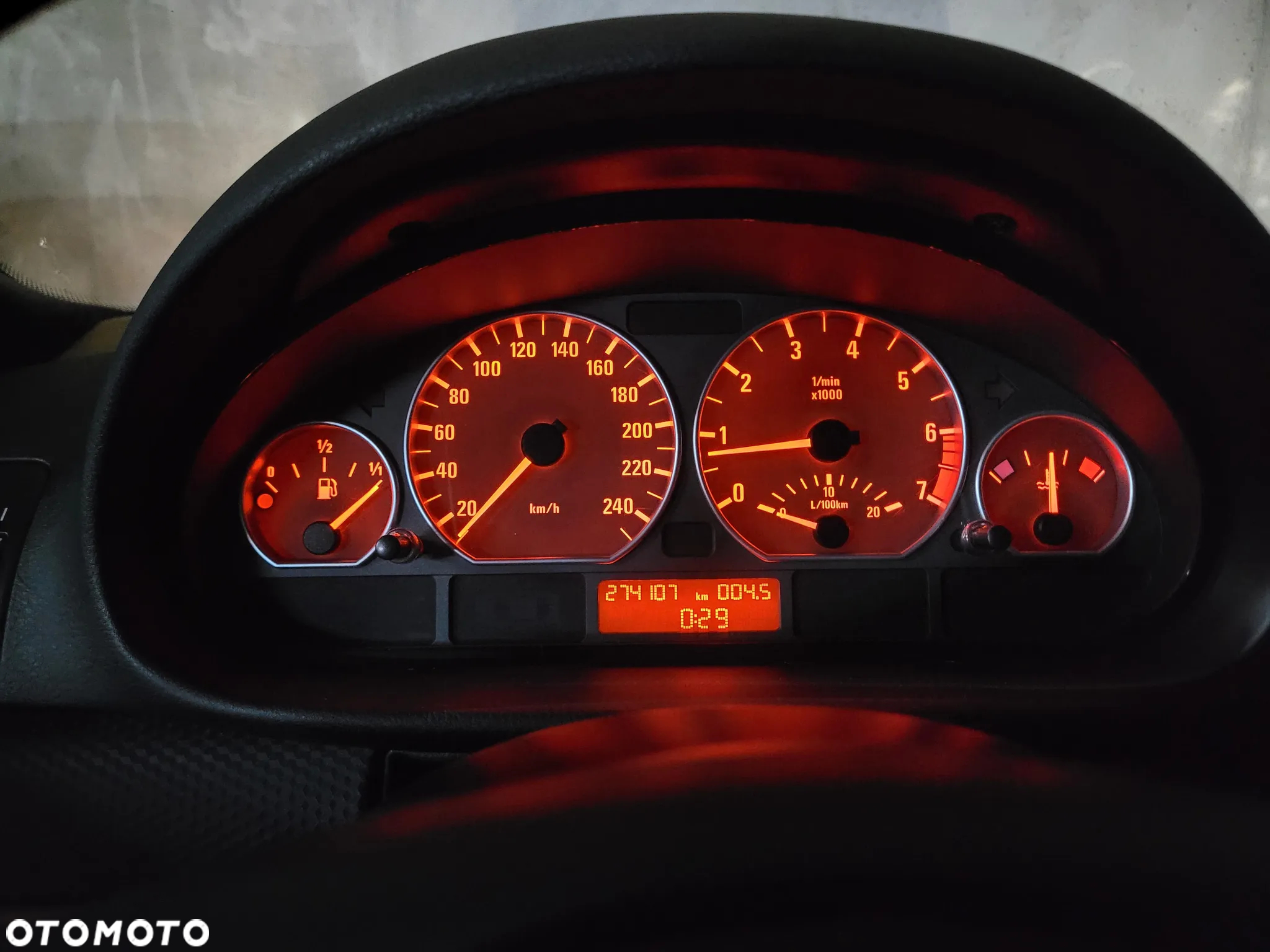 BMW Seria 3 330i - 12