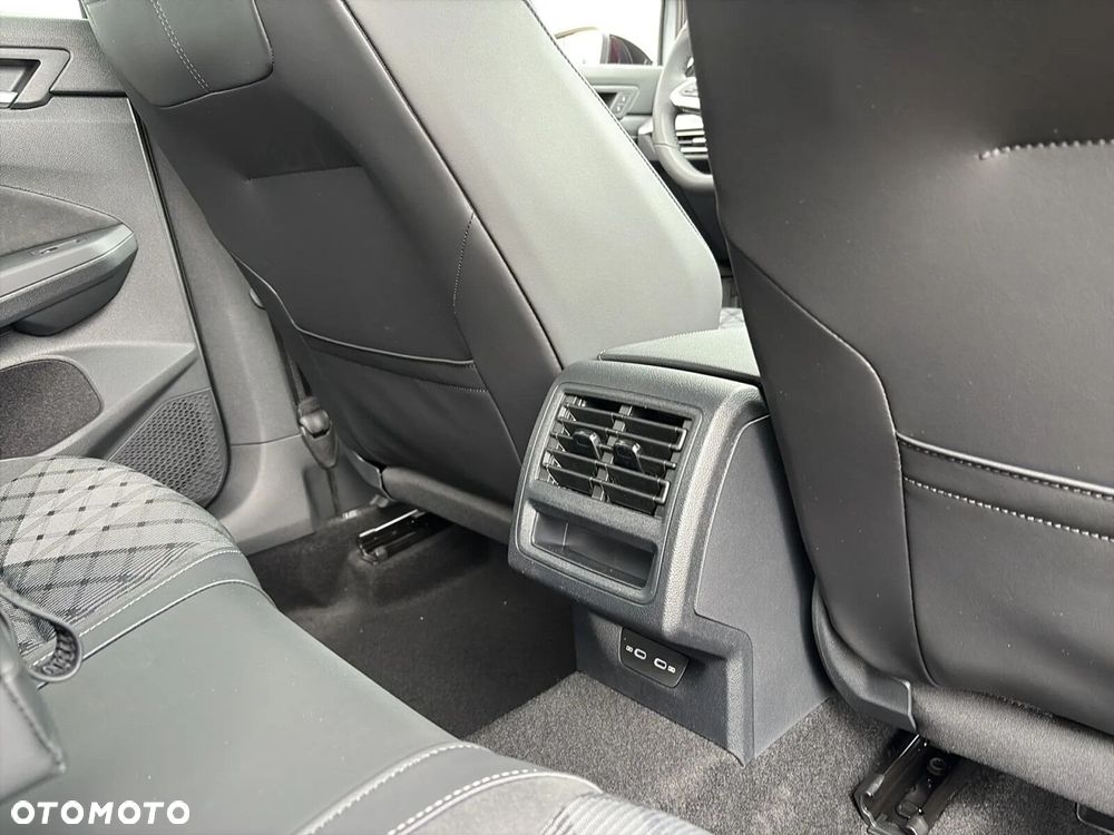 Volkswagen Golf 1.5 eTSI mHEV R-Line Plus DSG - 26