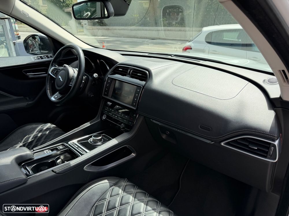 Jaguar F-Pace 20d Aut. R-Sport - 53