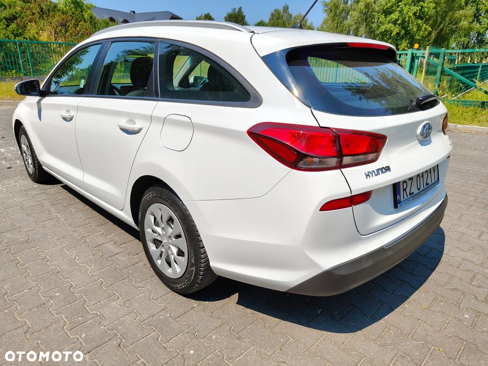 Hyundai i30 1.6 D Classic + - 33