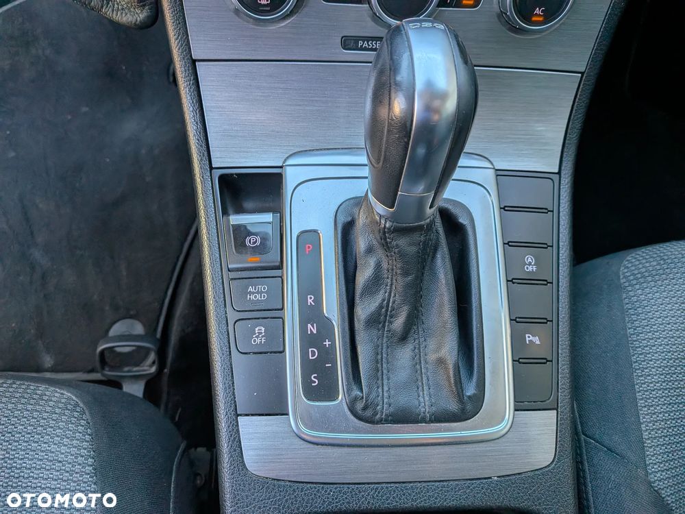 Volkswagen Passat - 19