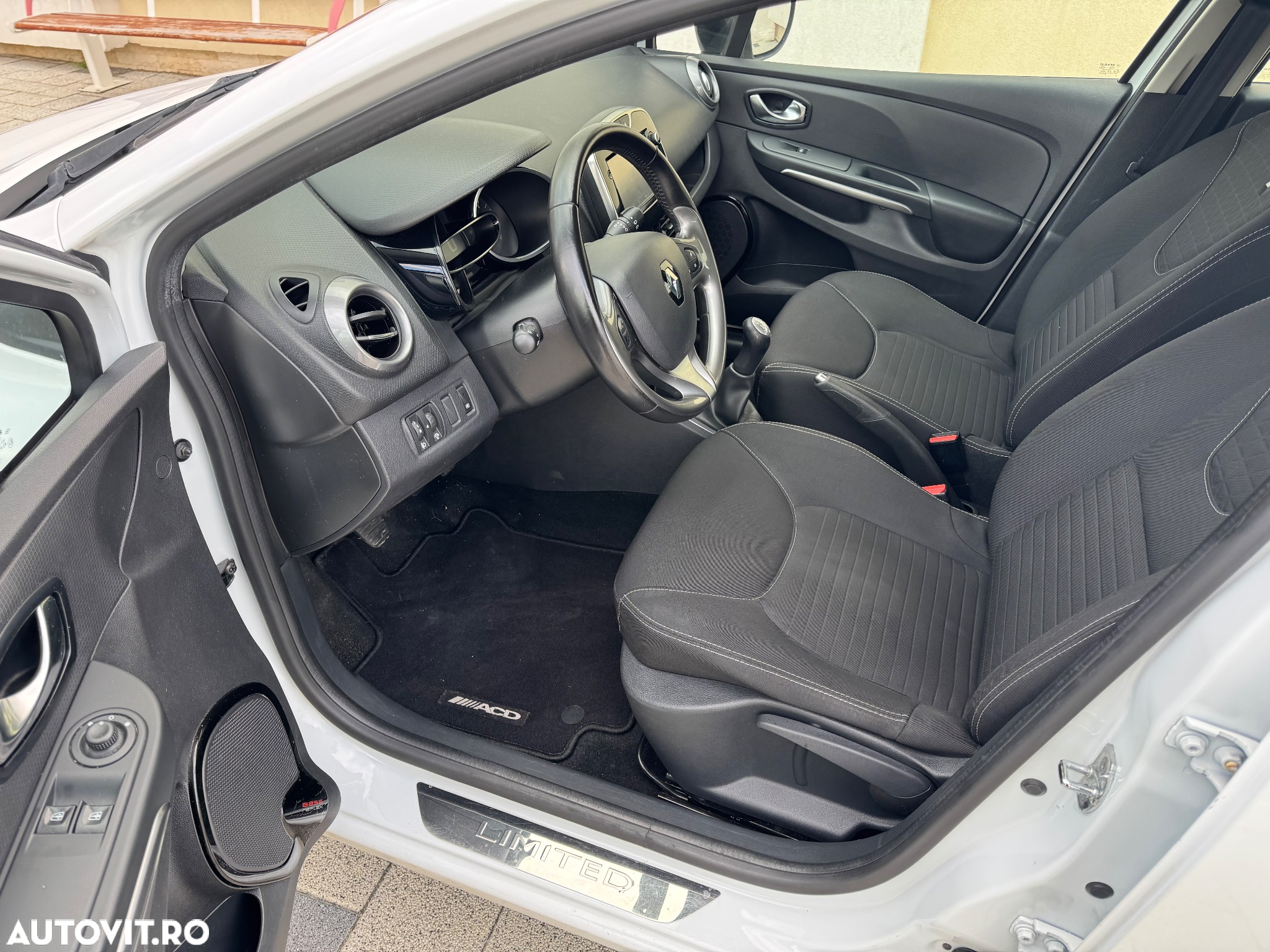 Renault Clio (Energy) TCe 90 Start & Stop LIMITED - 6
