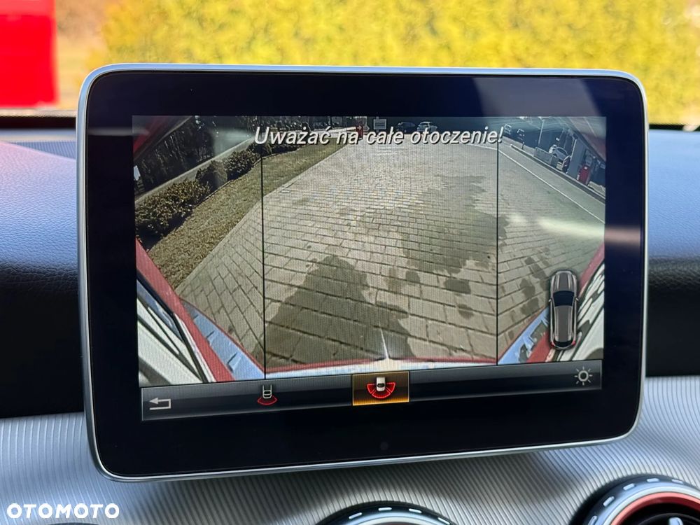 Mercedes-Benz GLA 180 7G-DCT - 23