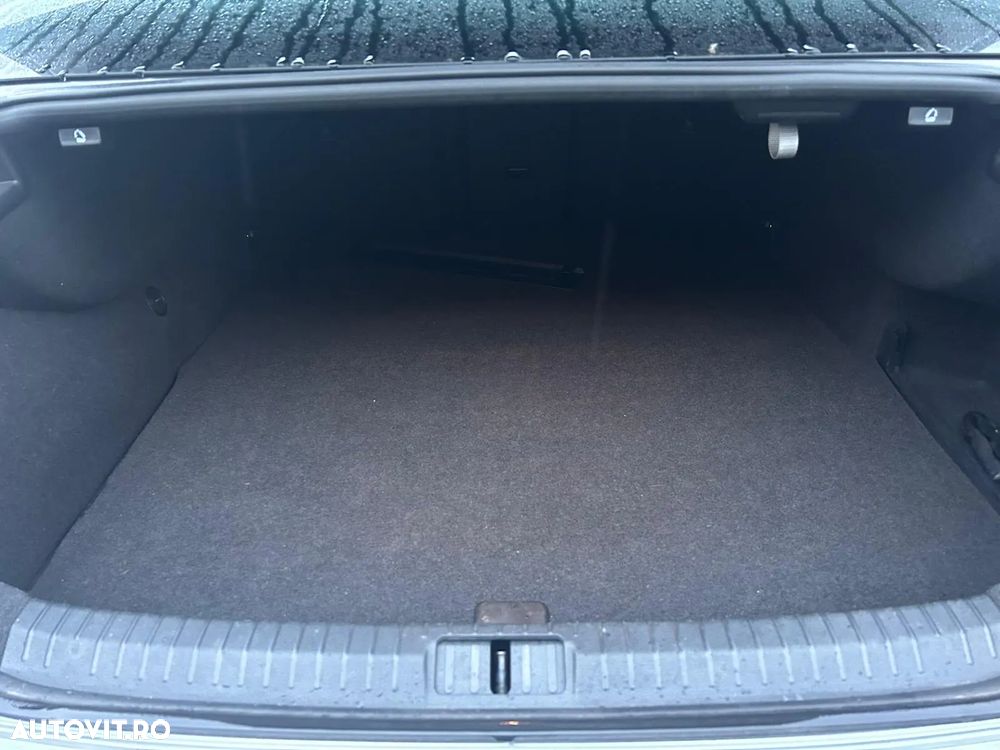 Volkswagen Passat - 20